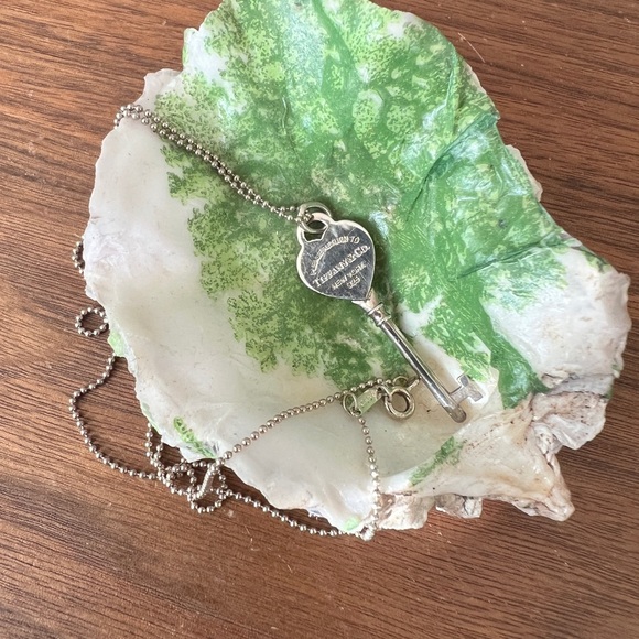 Authentic Silver Heart-Shaped “Please Return to Tiffany & Co.” Key w/18” Chain - Picture 6 of 7